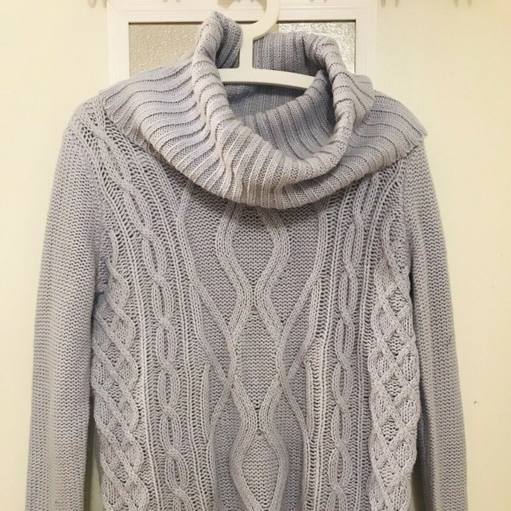 FOREVER 21 CableKnitSweater Pastel Blue Turtleneck